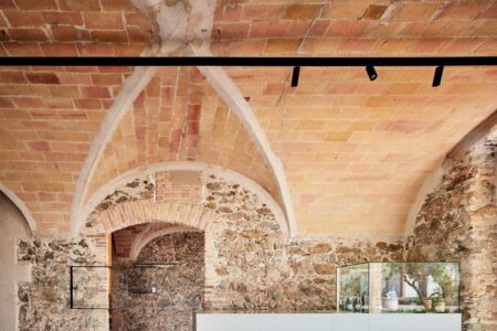 Aigües de VilaJuïga. Twobo. Luis Twose | aigues de vilajuiga_roomdiseno17