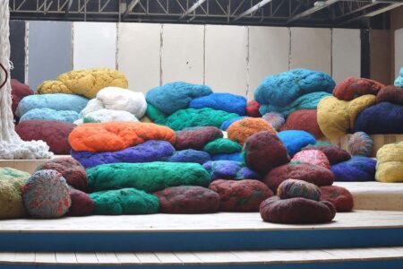 Baoli. Sheila Hicks. Instalaciones artísticas con textiles. Sunbrella | sheila_hicks sunbrella roomdiseno