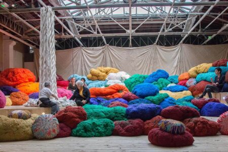 Baoli. Sheila Hicks. Instalaciones artísticas con textiles. Sunbrella | sheila_hicks sunbrella roomdiseno2