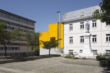 Edificio amarillo. Aurora Arquitectos. Escuela de música Artave/CCM | aurora arquitectos roomdiseno7