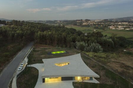 Escola do Porto. Casa Cabo de Vila. Spaceworkers | cabo_de_vila_house roomdiseno25