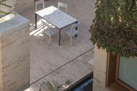 Cota Dining Table y Cota Chair. MODO Barcelona. Diseño mediterráneo en terrazo | modo_barcelona roomdiseno19