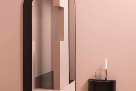 Archway Mirror. Bower Studios. Autoedición de mobiliario contemporáneo | bower studios archway mirror black and clear with contour side table