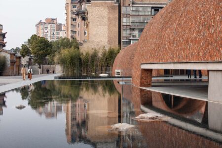 Jingdezhen Imperial Kiln Museum. Studio Zhu Pei. Cerámica china | 05 the water garden in front of teacafeschranimage