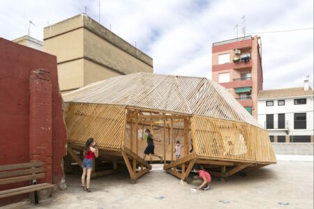 Zona Santiago. Mobiliario urbano y parque de juegos | 06 zona santiago milena villalba 2021