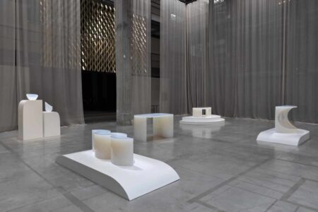 iridiscencia, muebles de resina, Nilufar Deport, Objects of Common Interest | 08_gc_nilufar_mdw23_depot_objects of common interest_ph ruy teixeira
