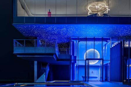 Poly F.S. Skyline Garden. Neo Art Deco. Interiorismo excéntrico. T.K. Chu Design | 09 the art installation 0000ff by lu zheng dominates the overall vision ting wang