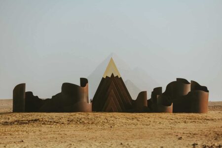 Treasures. Azza Al Qubaisi. Forever is now. Pirámides de Giza. Antiguo Egipto. | 09_art_egypte_forever_is_now_iii_treasures_azza_al_qubaiso_kollectiv_roomdiseno
