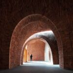 Jingdezhen Imperial Kiln Museum. Studio Zhu Pei. Cerámica china | 10 view to the foyer of auditoriumschranimage