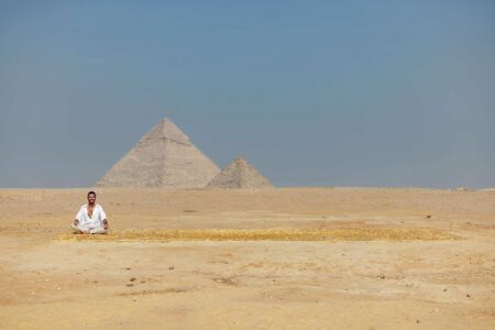 Meditation on Light. Dionysios. Forever is now. Pirámides de Giza. Antiguo Egipto. | 15_art_egypte_forever_is_now_iii_meditation_on_light_dionysios_afp_roomdiseno