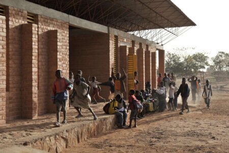 Escuela Primaria de Gando. Diébédo Francis Kéré. Foto: Erik Jan Ouwerkerk. Diébédo Francis Kéré. Premio Pritzker 2022 | 1__erik jan_ouwerkerk