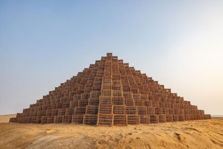 Translucent Pyramid. Rashed Al Shashai. Forever is now. Pirámides de Giza. Antiguo Egipto. | 27_art_egypte_forever_is_now_iii_translucent_pyramid_rashed_al_shashai_roomdiseno
