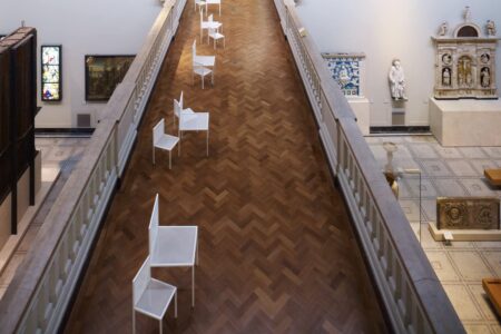 Mimicry chairs. Victoria and Albert Museum, Londres 2012. Nendo | 506b594228ba0d4b0400014e_instalaci n mimicry chairs nendo_v_a_nendo04 jpg