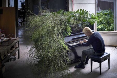 Arte floral. Piano. Yuji Kobayashi Foto: © Koichi Imabayashi | 6 photo by koichi imabayashi