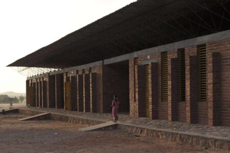 Escuela Primaria de Gando. Diébédo Francis Kéré. Foto: Erik Jan Ouwerkerk. Diébédo Francis Kéré. Premio Pritzker 2022 | 6__erik jan_ouwerkerk 2