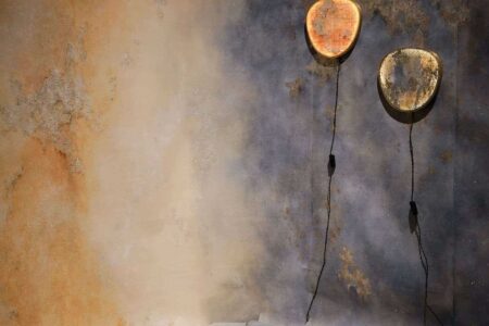 Stardust Sunset Wallpaper. Martyn Thompson. Fabscarte. Alcova 2023 | alcova 2