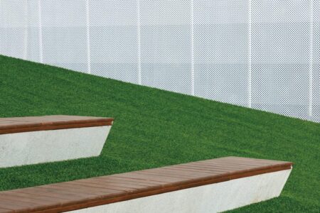 Palacio de congresos. AOE Architecture. Edificio blanco. Chapa perforada | aoe architecture roomdiseno11