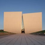 Palacio de congresos. AOE Architecture. Edificio blanco. Chapa perforada | aoe architecture roomdiseno7