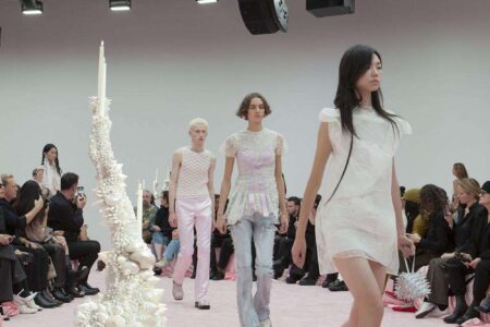 Acne Studios. camas rosas. Palais de Tokyo. desfile de moda. kitsch | acne studios4