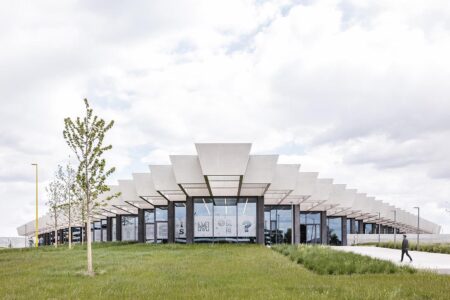 Adidas Halftime. Cobe Architects. Arquitectura danesa | adidas halftime_01_credit rasmus hjortshoj coast