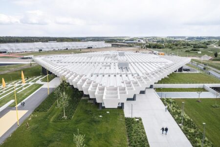 Adidas Halftime. Cobe Architects. Arquitectura danesa | adidas halftime_03_credit rasmus hjortshoj coast