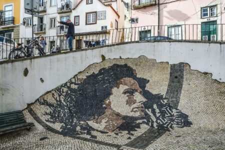 Street art. arte callejero. Street Art Lisboa | alfama vhils tributo reina fado amalia rodrigues