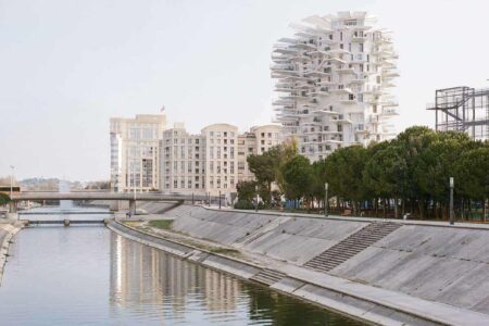 L’Arbre Blanc. Sou Fujimoto + Nicolas Laisné + Dimitri Roussel + OXO Architectes. Arquitectura japonesa contemporánea | arbreblanc_01_copyright cyrille weiner