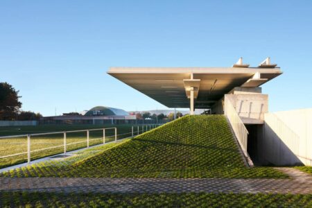 Obras de arquitectura. BEAU. Bienal Española de arquitectura y urbanismo | beau campo de futbol de a gandareira