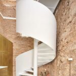 muro de ladrillos. escalera de caracol. estilo industrial. edificio en ruinas. Raúl Sánchez Architects | bsp20 2