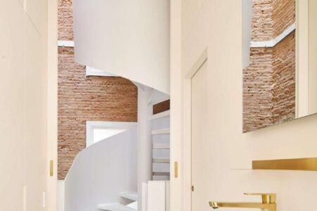 muro de ladrillos. escalera de caracol. estilo industrial. edificio en ruinas. Raúl Sánchez Architects | bsp20 6