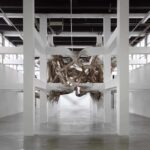 Baitogogo. Henrique Oliveira. 2013. Palais de Tokyo. Arte y naturaleza | baitogogo 2013 palais de tokyo paris plywood 674x1179x2076cm photo andre morin