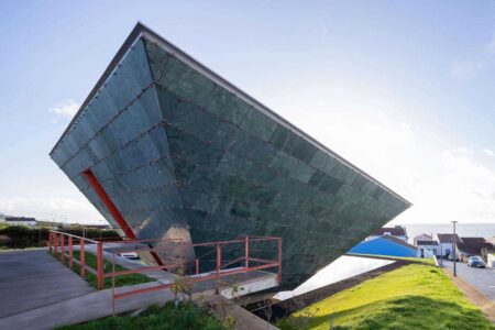 Pirámide invertida. Arquitectura religiosa | bernardo rodrigues 2