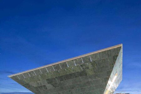 Pirámide invertida. Arquitectura religiosa | bernardo rodrigues14 2