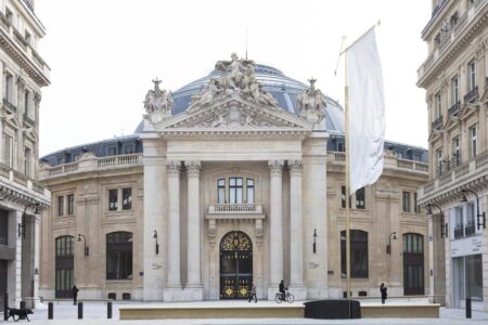 Flos. Hermanos Bouroullec | bourse de commerce_exterieur_hdf_02_courtesy bourse de commerce pinault collect