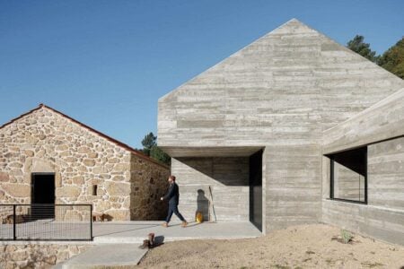 arquitectura portuguesa. Casa NaMora. Filipe Pina + David Bilo | casa na mora na guarda com arquitectura filipe pina arquitectura 4
