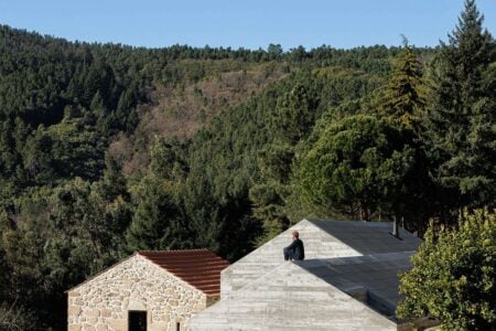 arquitectura portuguesa. Casa NaMora. Filipe Pina + David Bilo | casa na mora na guarda com arquitectura filipe pina arquitectura 5