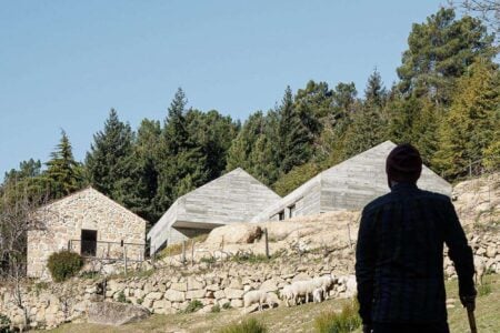 arquitectura portuguesa. Casa NaMora. Filipe Pina + David Bilo | casa na mora na guarda com arquitectura filipe pina arquitectura 6