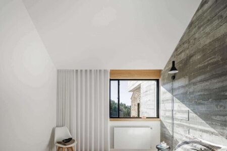 arquitectura portuguesa. Casa NaMora. Filipe Pina + David Bilo | casa na mora na guarda com arquitectura filipe pina arquitectura 8
