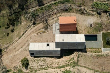 arquitectura portuguesa. Casa NaMora. Filipe Pina + David Bilo | casa na mora na guarda com arquitectura filipe pina arquitectura 11