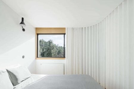 arquitectura portuguesa. Casa NaMora. Filipe Pina + David Bilo | casa na mora na guarda com arquitectura filipe pina arquitectura 20
