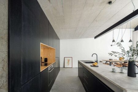 arquitectura portuguesa. Casa NaMora. Filipe Pina + David Bilo | casa na mora na guarda com arquitectura filipe pina arquitectura 14