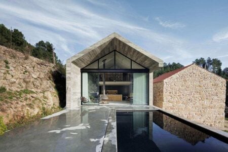 arquitectura portuguesa. Casa NaMora. Filipe Pina + David Bilo | casa na mora na guarda com arquitectura filipe pina arquitectura 36