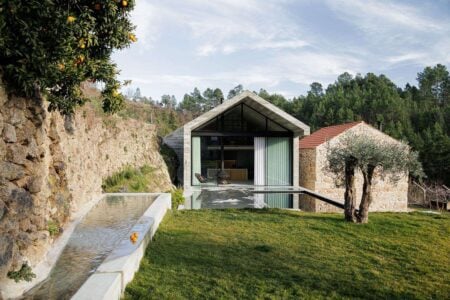 arquitectura portuguesa. Casa NaMora. Filipe Pina + David Bilo | casa na mora na guarda com arquitectura filipe pina arquitectura 29