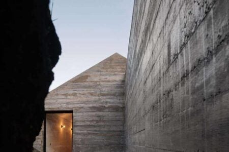 arquitectura portuguesa. Casa NaMora. Filipe Pina + David Bilo | casa na mora na guarda com arquitectura filipe pina arquitectura 31