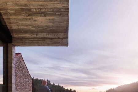 arquitectura portuguesa. Casa NaMora. Filipe Pina + David Bilo | casa na mora na guarda com arquitectura filipe pina arquitectura 19