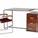 Conjunto de Buades compuesto por Escritorio y Silla Cantilever Roja. El Afán Moderno. Exposición de mobiliario moderno. Museo Nacional de Artes Decorativas | ministerio de cultura y deporte gobierno de espana