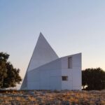 Capilla Sierra La Villa. Capilla moderna de Sancho Madridejos | capilla_sierra_la villa sancho_madridejos hisao_suzuki roomdisenocapilla_sierra_la villa sancho_madridejos hisao_suzuki roomdiseno1