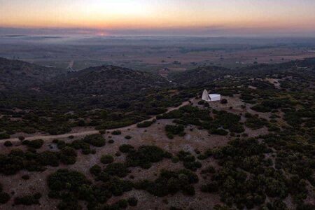 Capilla Sierra La Villa. Capilla moderna de Sancho Madridejos | capilla_sierra_la villa sancho_madridejos hisao_suzuki roomdisenocapilla_sierra_la villa sancho_madridejos hisao_suzuki roomdiseno12
