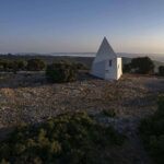 Capilla Sierra La Villa. Capilla moderna de Sancho MadridejosCapilla Sierra La Villa. Capilla moderna de Sancho Madridejos | capilla_sierra_la villa sancho_madridejos hisao_suzuki roomdisenocapilla_sierra_la villa sancho_madridejos hisao_suzuki roomdiseno