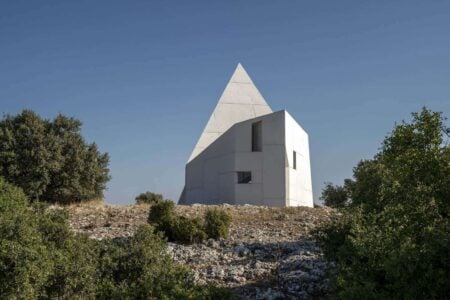 Capilla Sierra La Villa. Capilla moderna de Sancho Madridejos | capilla_sierra_la villa sancho_madridejos hisao_suzuki roomdisenocapilla_sierra_la villa sancho_madridejos hisao_suzuki roomdiseno8